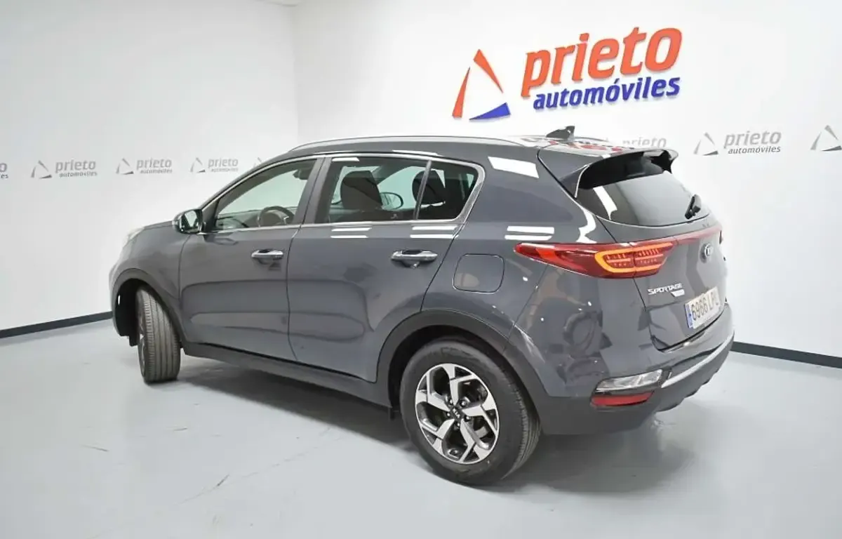 Usado Kia Sportage Plus 136 CV (100 kW) 2021 Gris SUV