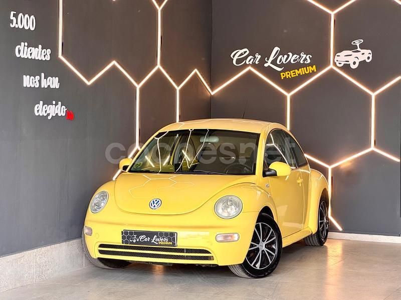 Usado VW New Beetle 102 CV (75 kW) 2003 Amarillo Utilitario