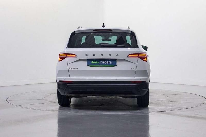 Usado Skoda Karoq Ambition 150 CV (110 kW) 2022 Blanco SUV
