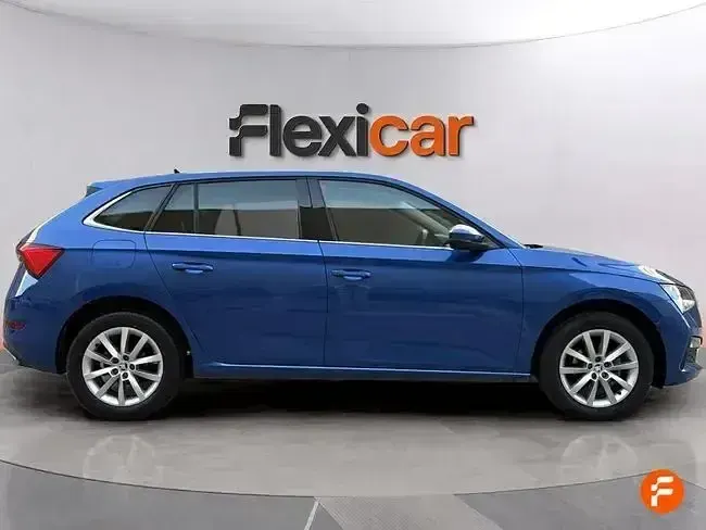 Usado Skoda Scala Ambition 95 CV (69 kW) 2022 Azul Utilitario