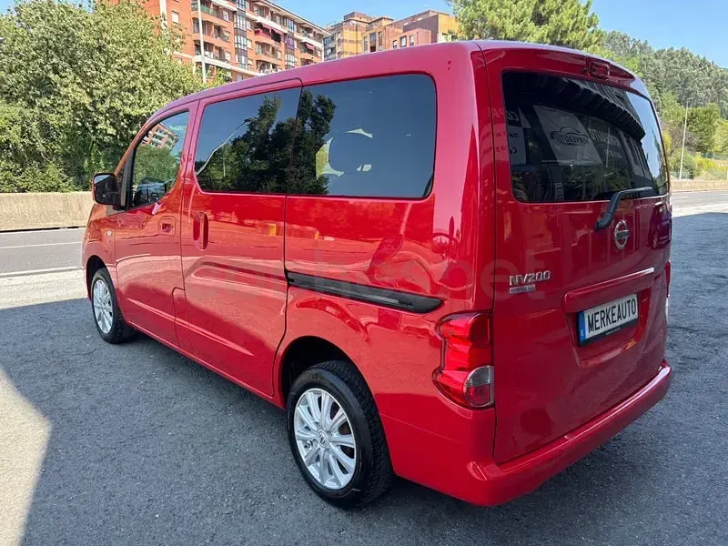 Usado Nissan Evalia Comfort 110 CV (80 kW) 2017 Rojo Monovolumen