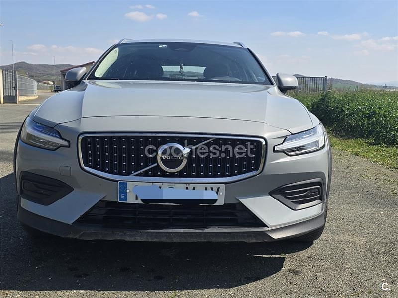 Usado Volvo V60 CC Ultimate 197 CV (144 kW) 2023 Gris / plata Familiar