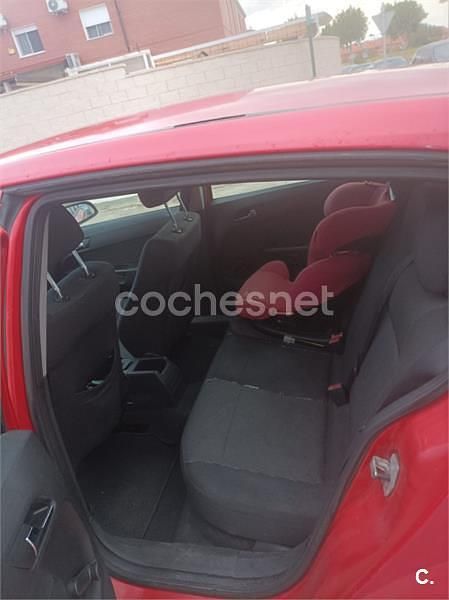 Rojo Usado 2005 Opel Astra Cosmo Berlina | 2700 € (Precio justo) - Imagen 1/4
