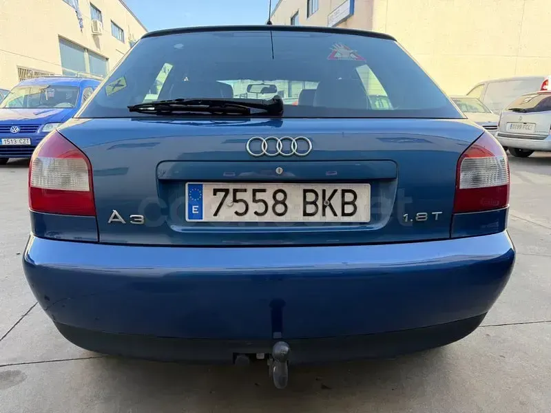 Usado Audi A3 Ambiente 150 CV (110 kW) 2002 Azul Utilitario