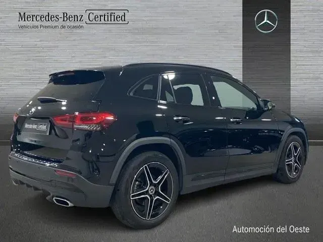 Usado Mercedes GLA200 163 CV (119 kW) 2023 Negro noche SUV
