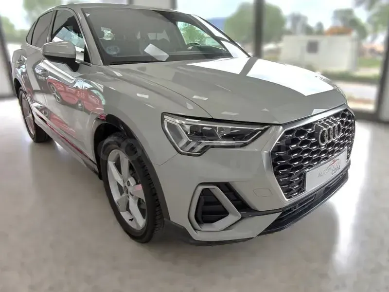 Usado Audi Q3 Sportback S-Line 150 CV (110 kW) 2023 Gris / plata SUV