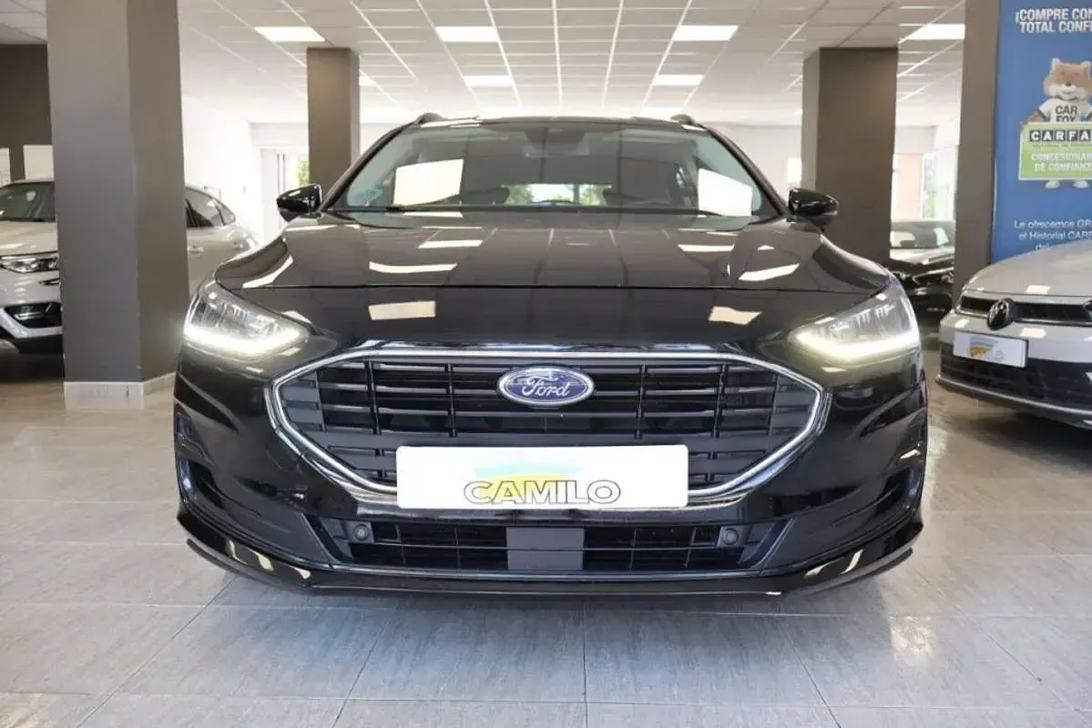 Usado Ford Focus Trend+ 120 CV (88 kW) 2022 Negro Familiar