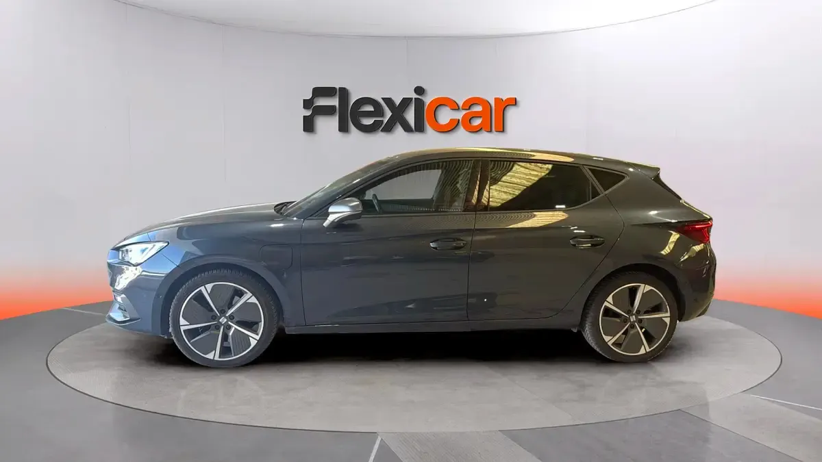 Usado Seat Leon FR 205 CV (150 kW) 2021 Gris Utilitario