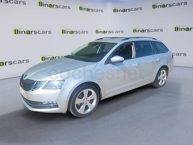 Usado Skoda Octavia Ambition 150 CV (110 kW) 2020 Gris / plata Familiar