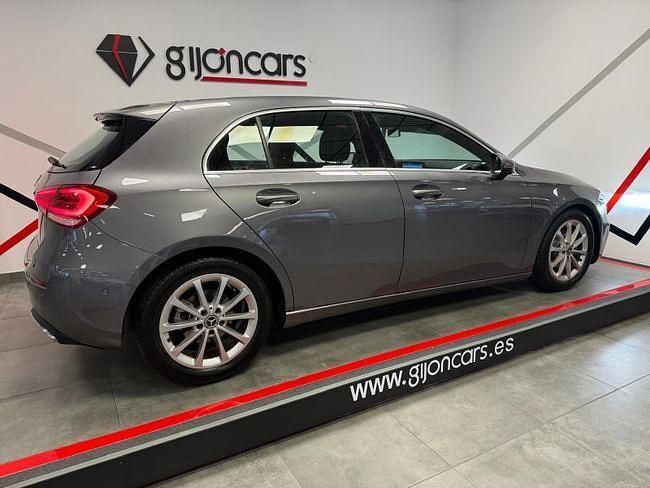 Usado Mercedes A180 116 CV (85 kW) 2018 Gris / plata Berlina