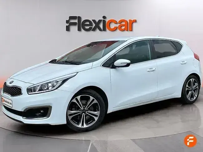 Usado Kia Ceed Launch Edition 136 CV (100 kW) 2018 Blanco Utilitario