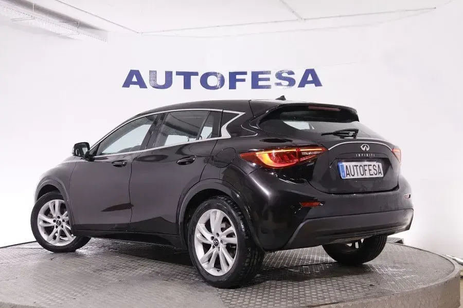 Usado Infiniti Q30 Premium 109 CV (80 kW) 2016 Negro
