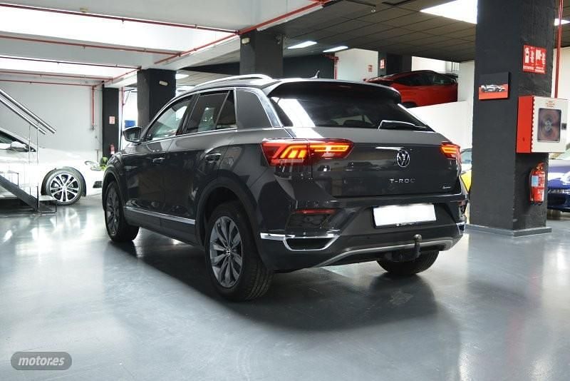 Usado VW T-Roc Sportline 190 CV (139 kW) 2021 Gris / plata SUV