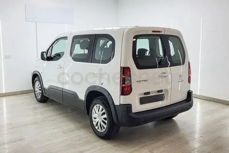 Usado Peugeot Rifter Active 102 CV (75 kW) 2021 Blanco Monovolumen