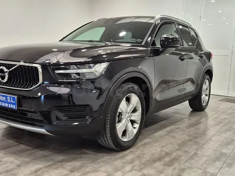 Usado Volvo XC40 Momentum 163 CV (119 kW) 2021 Negro SUV