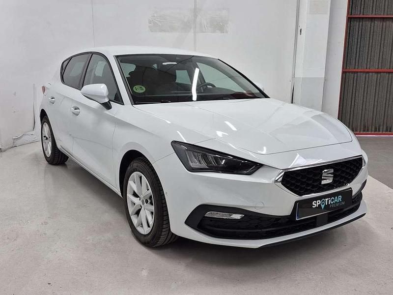 Usado Seat Leon Style 110 CV (80 kW) 2024 Blanco Utilitario