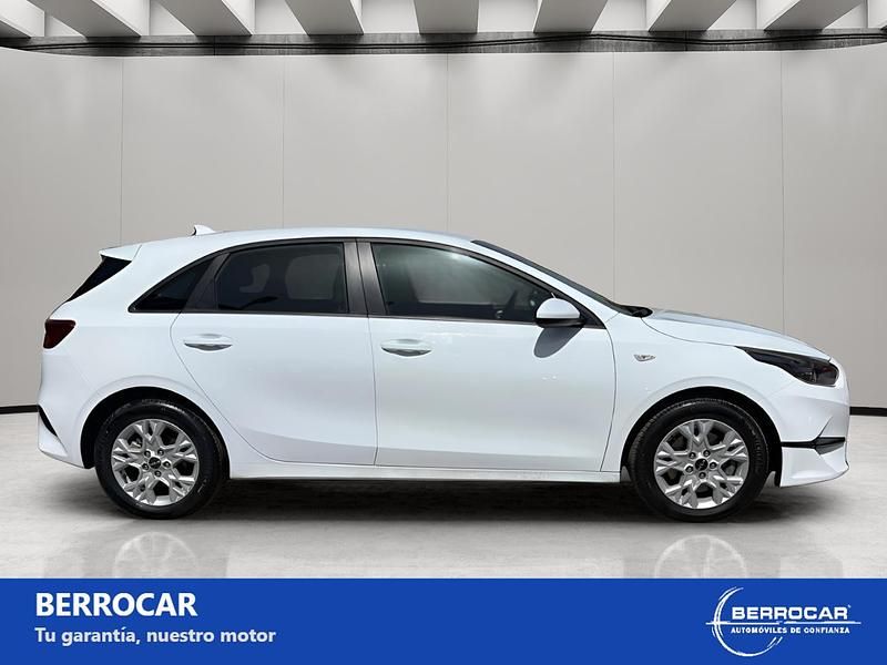 Usado Kia Ceed 100 CV (73 kW) 2023 Blanco Utilitario