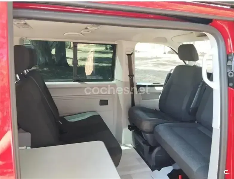 Usado VW Caravelle Trendline 102 CV (75 kW) 2016 Rojo Van