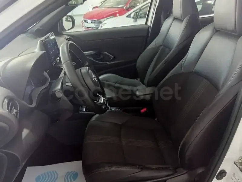 Usado Toyota Yaris Cross Business Edition 116 CV (85 kW) 2023 Blanco SUV