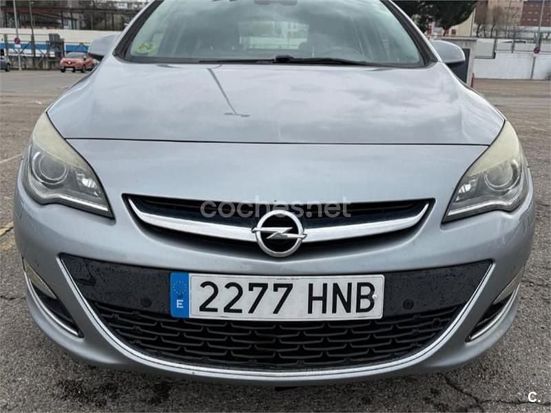 Usado Opel Astra Excellence 110 CV (80 kW) 2012 Gris / plata Berlina