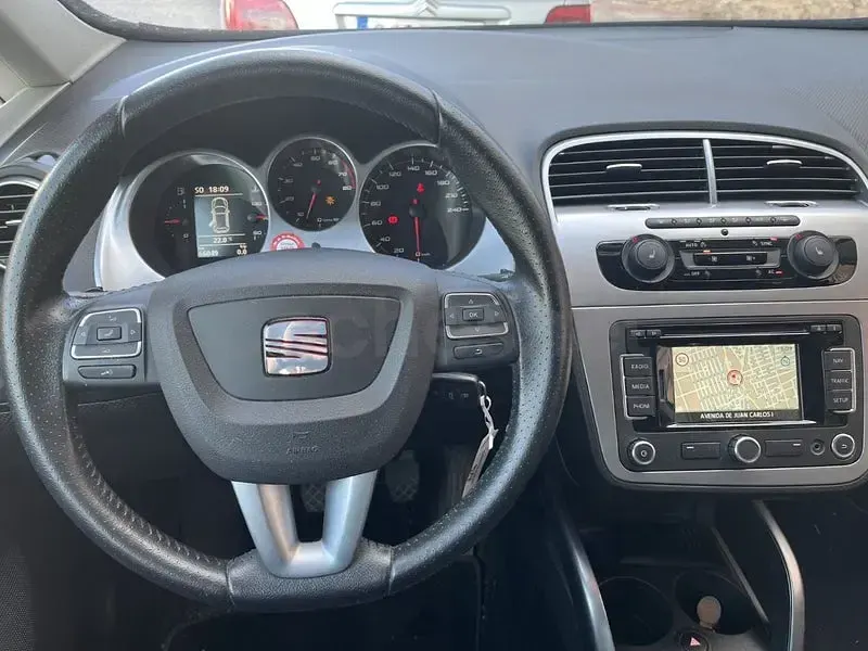 Usado Seat Altea XL Style 125 CV (91 kW) 2012 Gris / plata Monovolumen