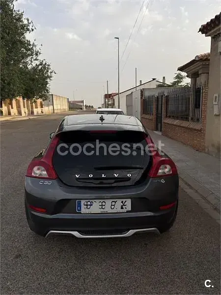 Usado Volvo C30 Momentum 109 CV (80 kW) 2010 Negro Utilitario