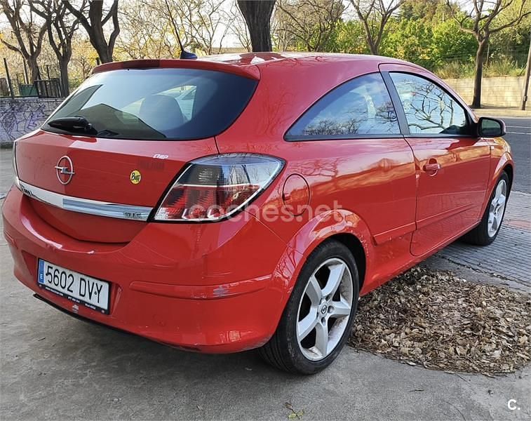 Usado Opel Astra GTC Sport 150 CV (110 kW) 2006 Rojo Berlina
