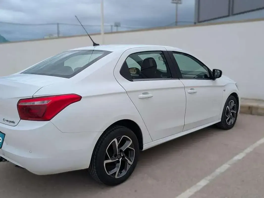 Usado Citroën C-Elysee I Shine 102 CV (75 kW) 2019 Blanco Berlina
