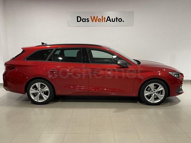 Usado Seat Leon FR 150 CV (110 kW) 2025 Rojo Familiar