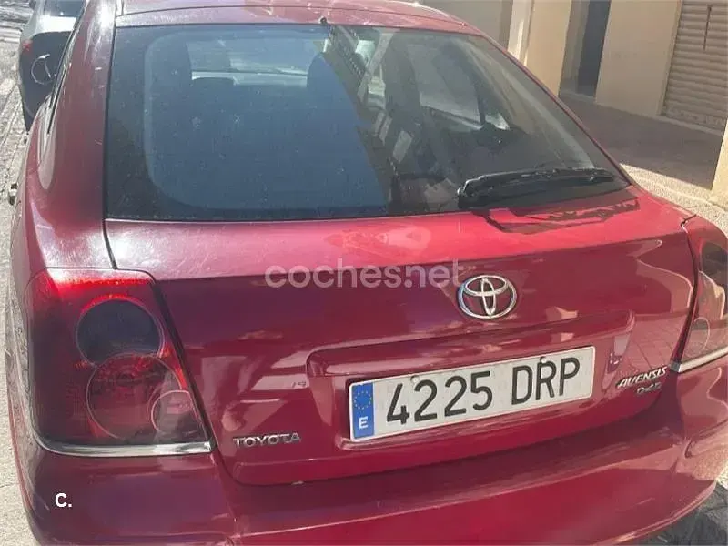 Occasion Toyota Avensis Sol 150 PK (110 kW) 2005 Rood Sedan