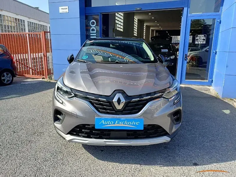 Usado Renault Captur Zen 90 CV (66 kW) 2021 Gris / plata SUV