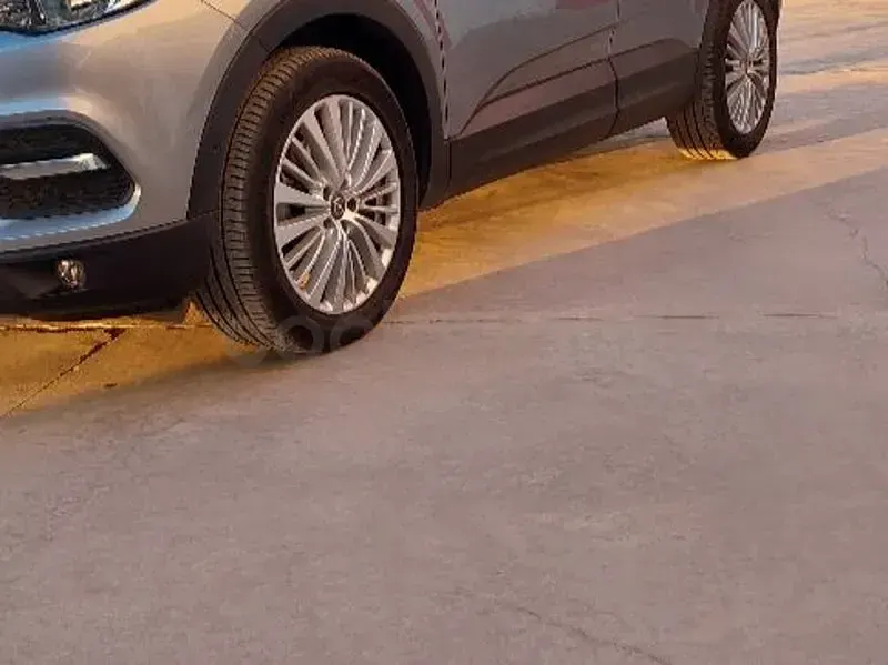 Usado Opel Grandland X 130 CV (95 kW) 2019 Gris / plata SUV