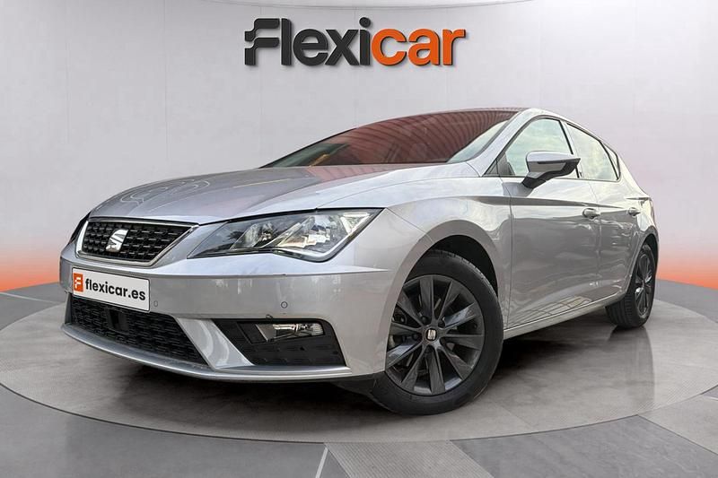 Usado Seat Leon Style 130 CV (95 kW) 2020 Gris Berlina