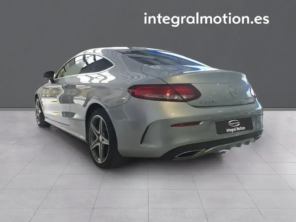 Usado Mercedes C220 170 CV (125 kW) 2016 Gris Coupe