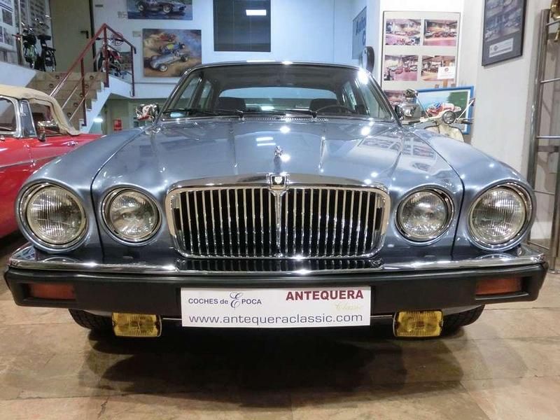 Usado Jaguar XJ6 Sovereign 204 CV (150 kW) 1986 Azul Berlina