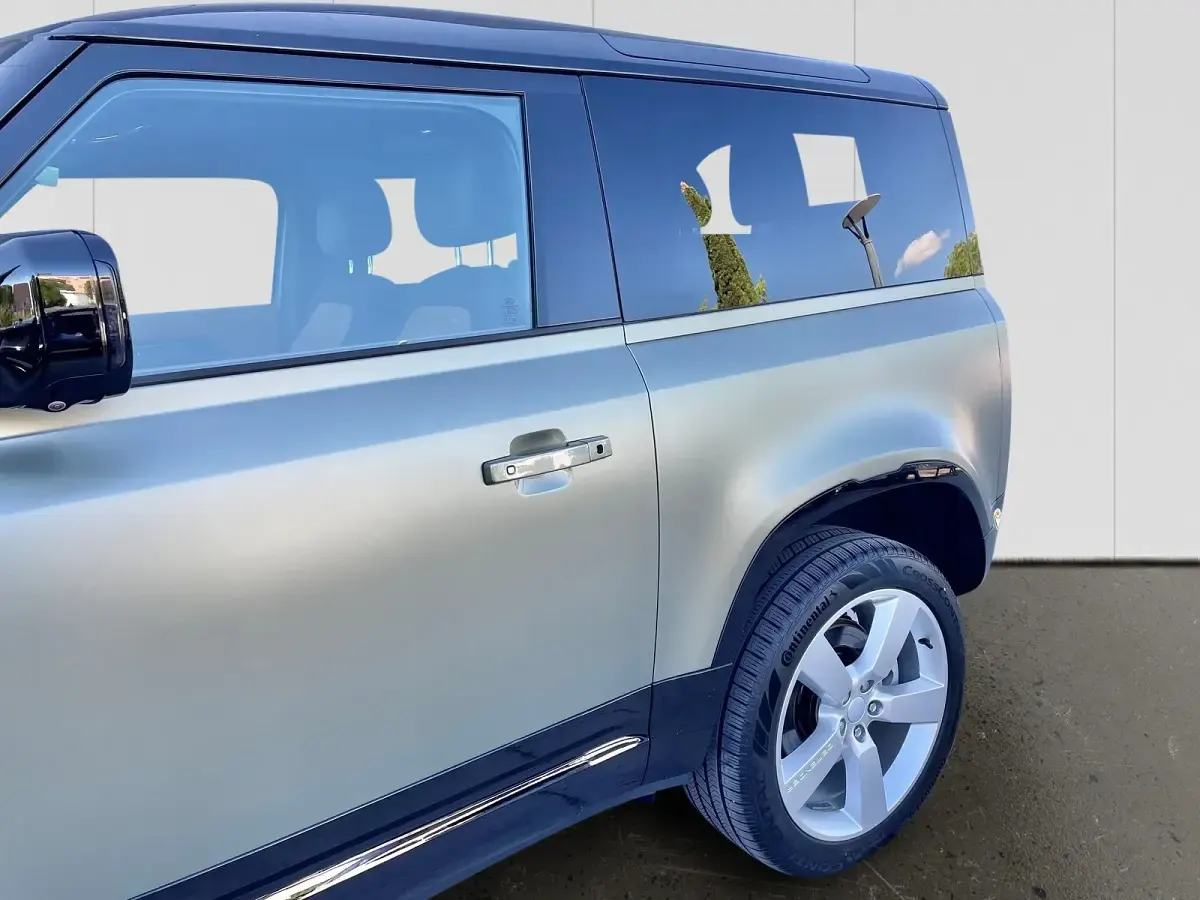 Usado Land Rover Defender HSE 400 CV (294 kW) 2025 Verde SUV