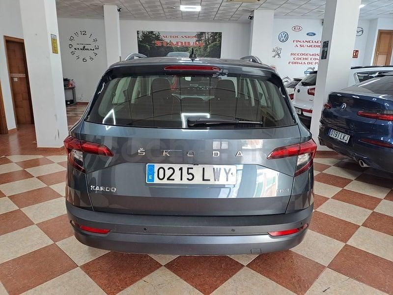 Usado Skoda Karoq Ambition 150 CV (110 kW) 2022 Gris / plata SUV