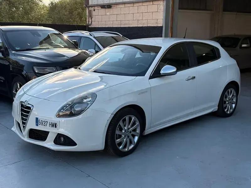 Usado Alfa Romeo Giulietta Distinctive 105 CV (77 kW) 2012 Blanco Utilitario
