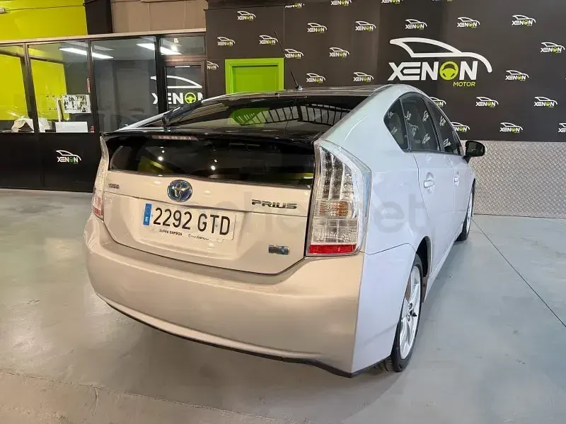 Usado Toyota Prius Advance 136 CV (100 kW) 2010 Gris / plata Utilitario