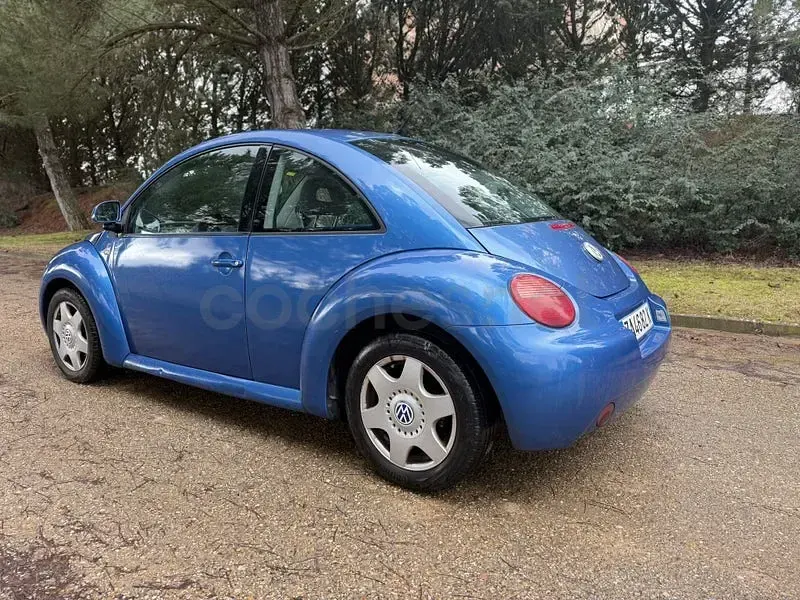Usado VW New Beetle 90 CV (66 kW) 1999 Azul Utilitario