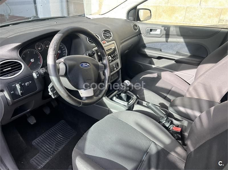 Usado Ford Focus Trend 109 CV (80 kW) 2005 Negro Berlina
