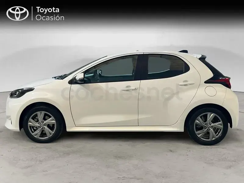 Usado Toyota Yaris Hybrid Active 116 CV (85 kW) 2025 Blanco Berlina