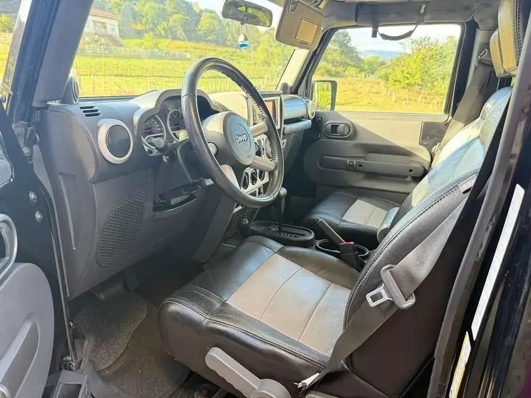 Usado Jeep Wrangler Sahara 200 CV (147 kW) 2010 Negro SUV