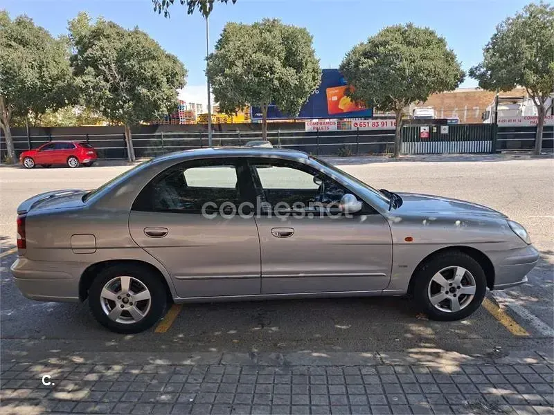 Usado Chevrolet Nubira SX 106 CV (77 kW) 2003 Gris / plata Berlina