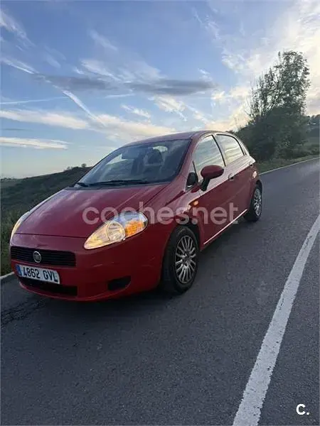 Usado Fiat Punto Active 75 CV (55 kW) 2010 Rojo Utilitario
