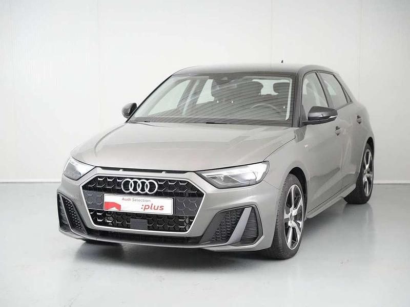 Gris Usado 2025 Audi A1 Sportback Utilitario | 28.900 € (Un poco caro) - Imagen 1/4