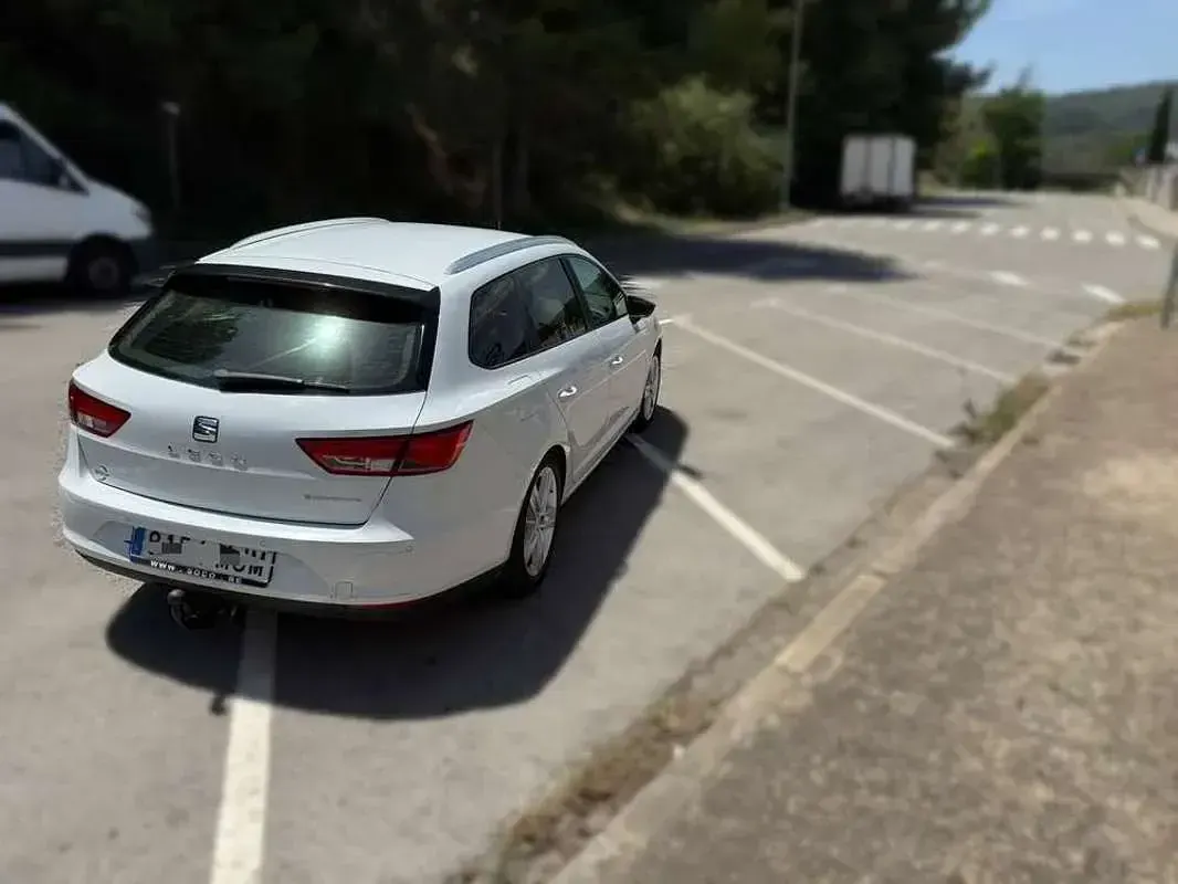 Usado Seat Leon ST Ecomotive 110 CV (80 kW) 2014 Blanco Familiar