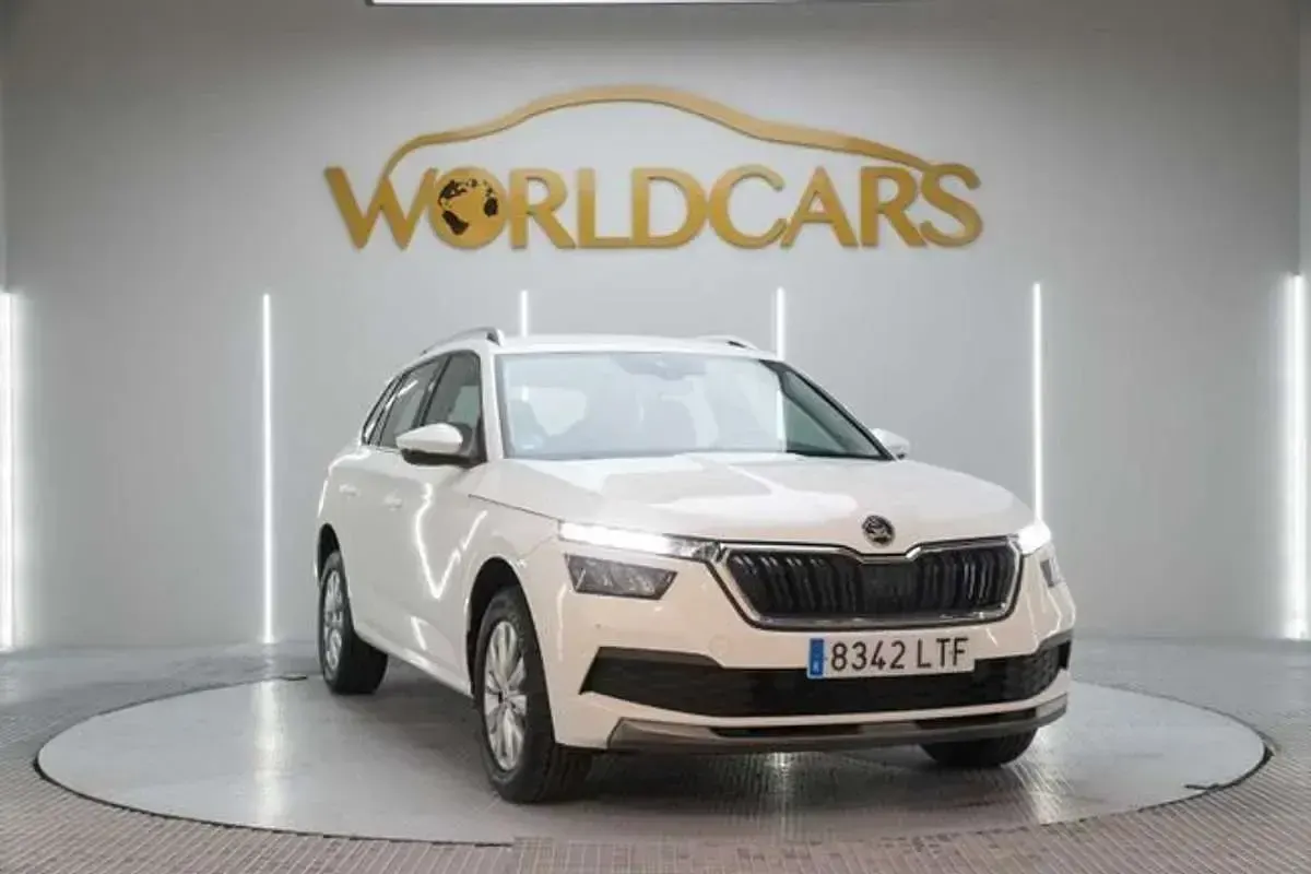 Usado Skoda Kamiq Ambition 110 CV (80 kW) 2021 Blanco SUV