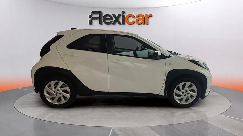 Usado Toyota Aygo X Play 72 CV (52 kW) 2024 Blanco SUV