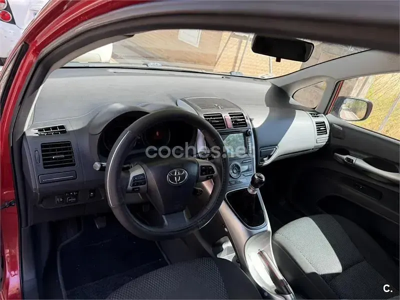 Usado Toyota Auris Active 126 CV (92 kW) 2010 Rojo Utilitario